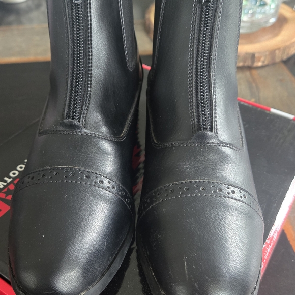 EquiStar Black Leather Ankle Boots - Picture 12 of 15